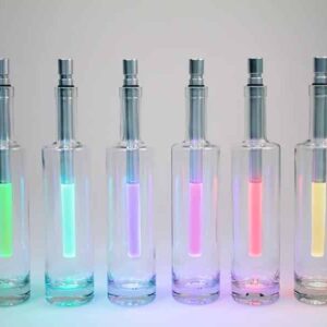 Sechs Bottlelight Stablichter Farben für transparente Flaschen. Diese faszinierende Beleuchtung erzeugt ein farbenfrohes Schauspiel.